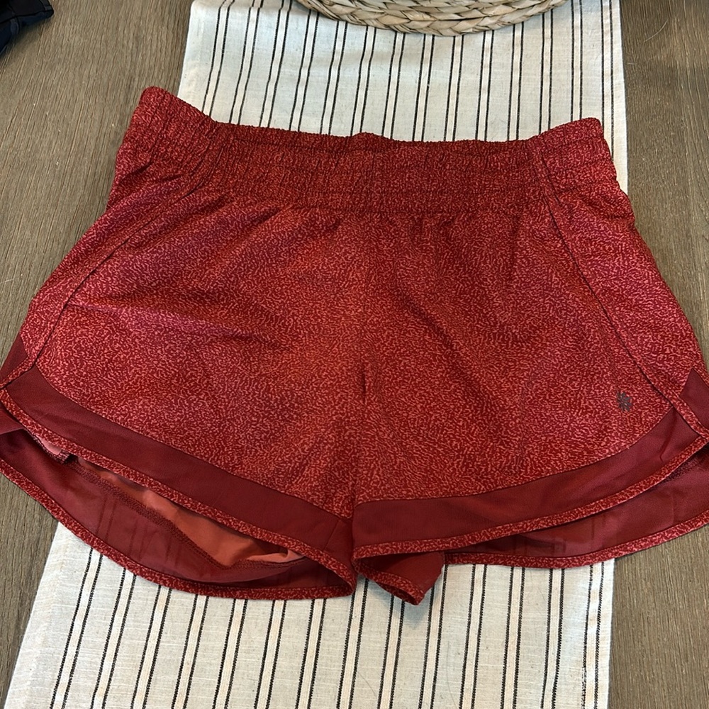 EUC Athleta Racer Run Athletic Short 4.5"
Burnt Orange/Red color